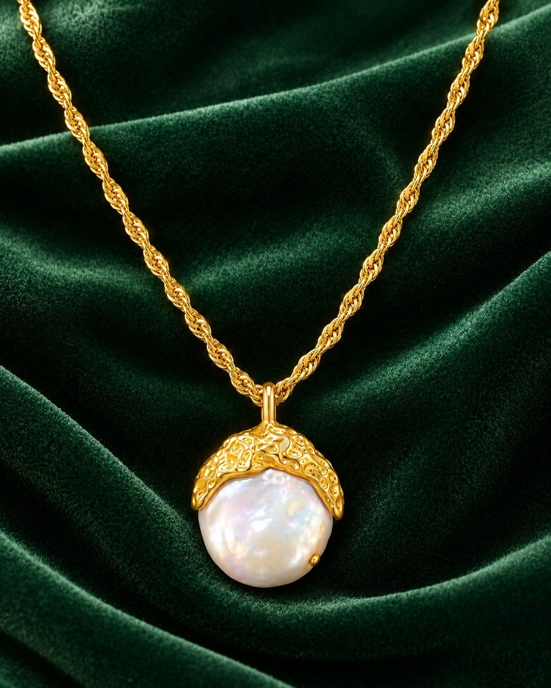 Elli Jewellery gold-plated waterproof necklace featuring a lustrous shell pearl pendant on a twisted chain