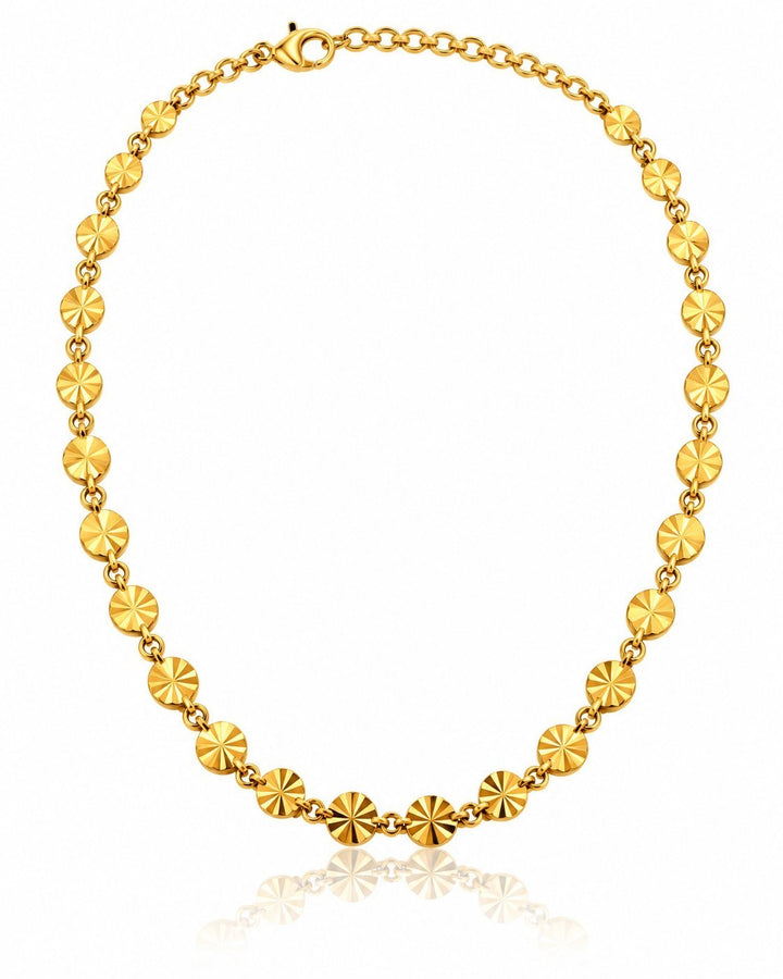 Elli Jewellery gold plated dainty snout chain choker necklace with textured circular links on a white background