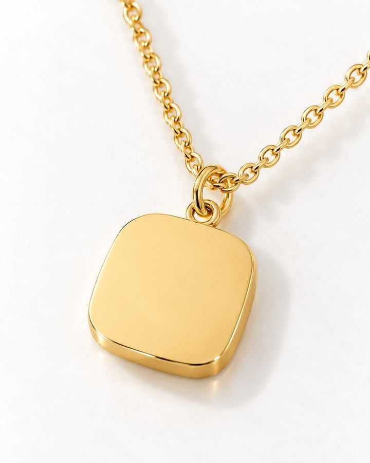Elli Jewellery gold plated square pendant necklace with a minimalist geometric design on a delicate chain