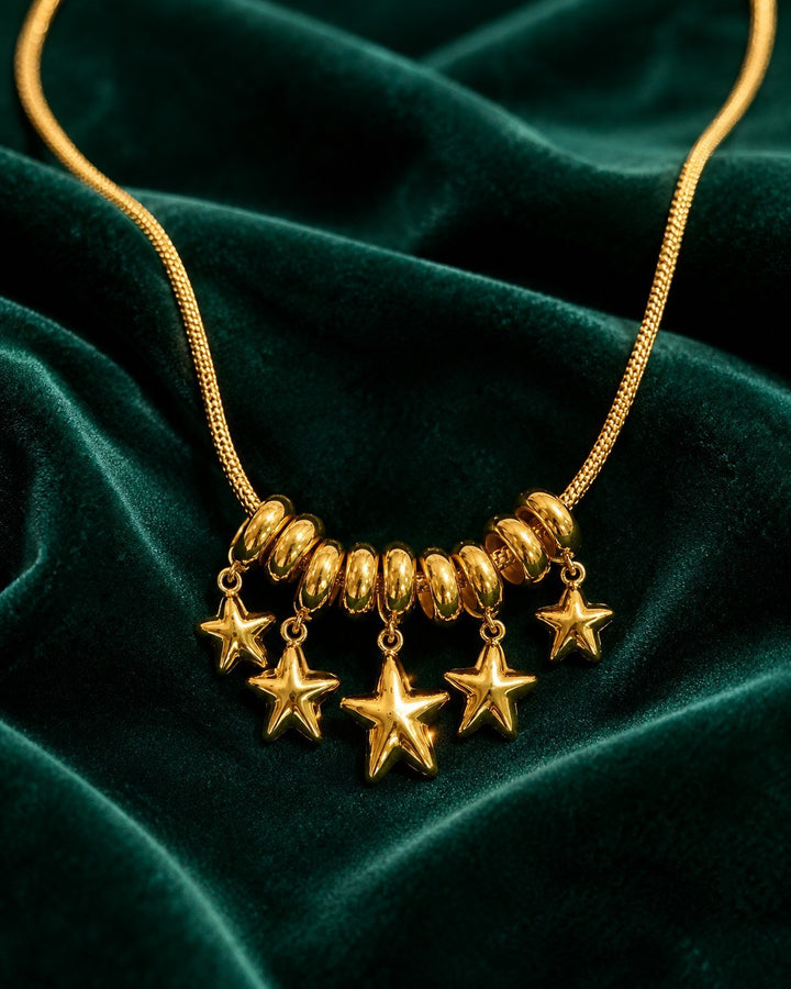Elli Jewellery gold plated necklace featuring a cluster of five polished star charms on a delicate chain