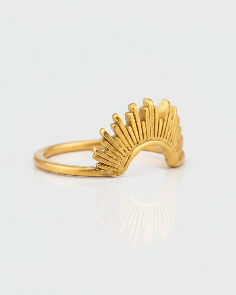 Elli Jewellery gold plated waterproof sunflower stacking ring with a radiant sunburst design on a white background.