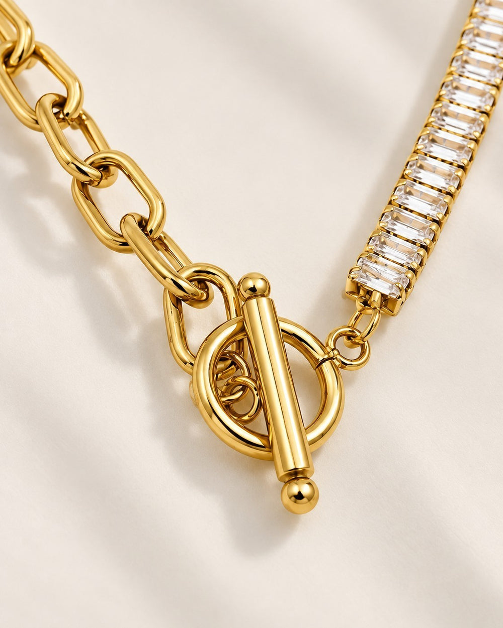 Elli Jewellery gold plated T-bar necklace featuring a chunky chain and a row of sparkling clear zirconia crystals.
