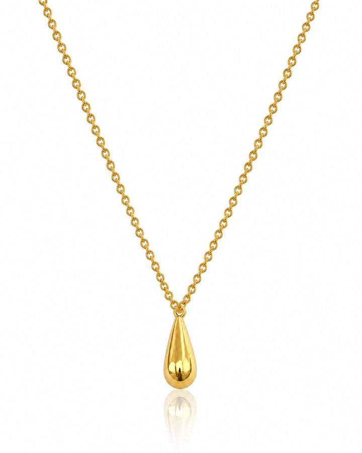 Elli Jewellery gold plated waterproof teardrop pendant necklace on a delicate chain against a white background