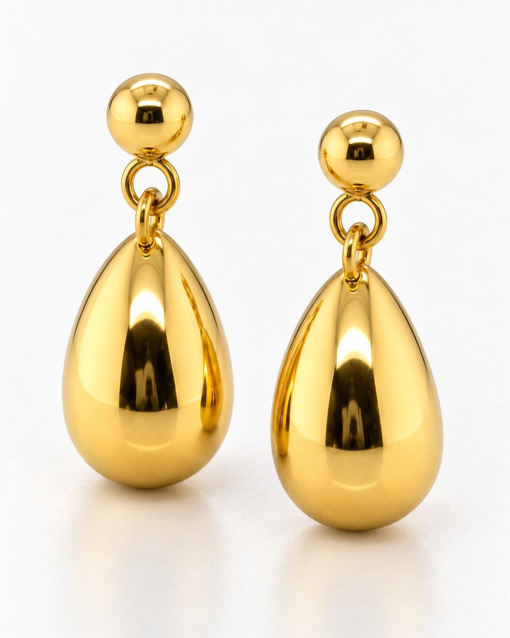 Elli Jewellery gold plated teardrop stud earrings with a polished finish and secure butterfly clasp