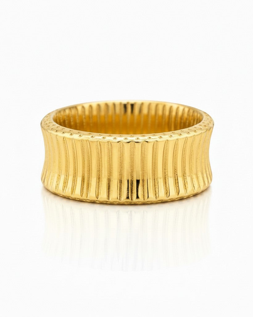 Elli Jewellery gold plated waterproof inverse band ring with a textured ribbed pattern on a white background