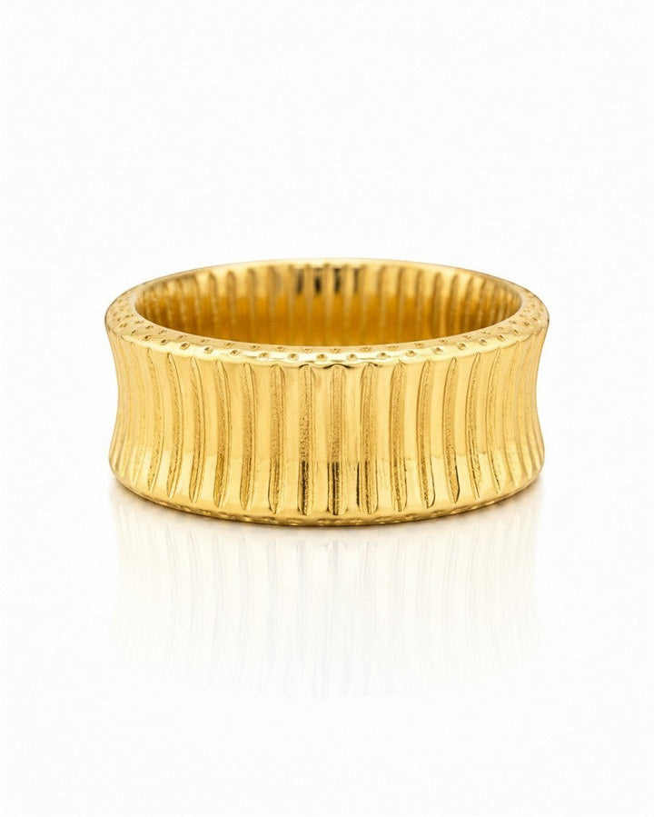 Elli Jewellery gold plated waterproof inverse band ring with a textured vertical ribbed finish on a white background.