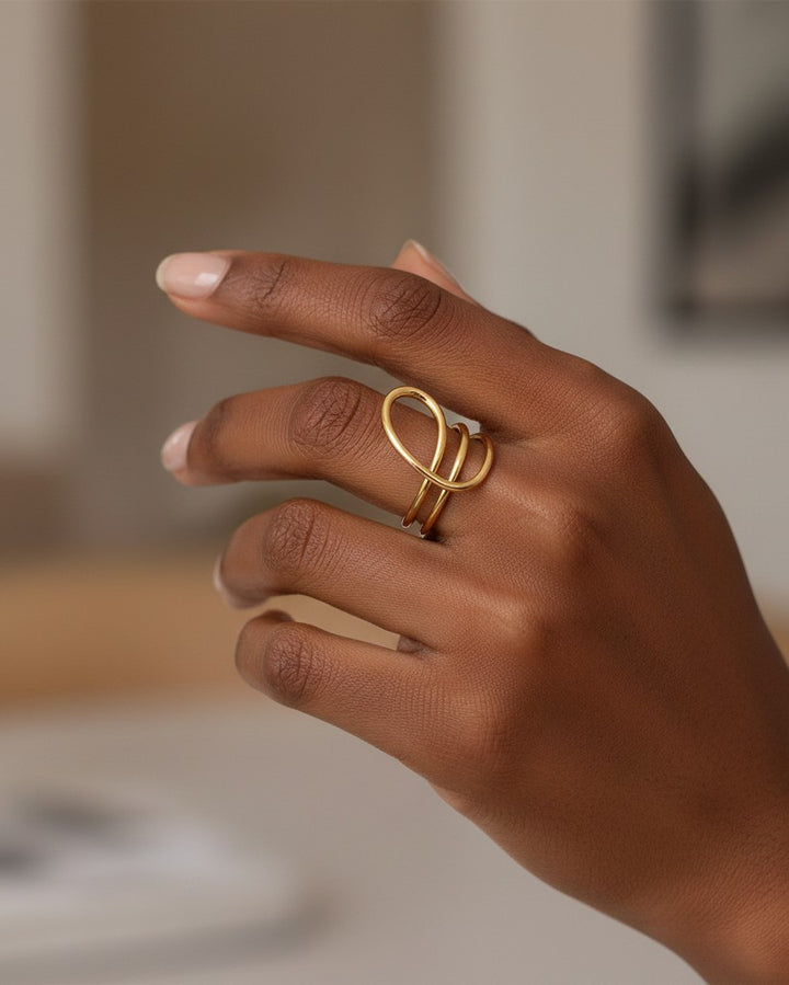 Elli Jewellery gold-toned twisted dome statement ring worn on a finger, featuring a bold, sculptural design.
