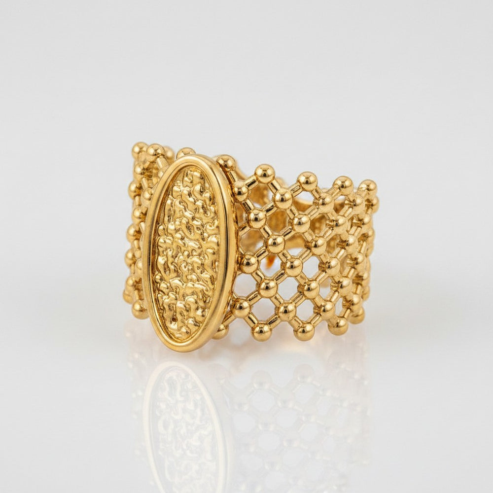 Elli Jewellery oval statement ring in 18ct gold plated metal with granulated texture and open-weave mesh band.