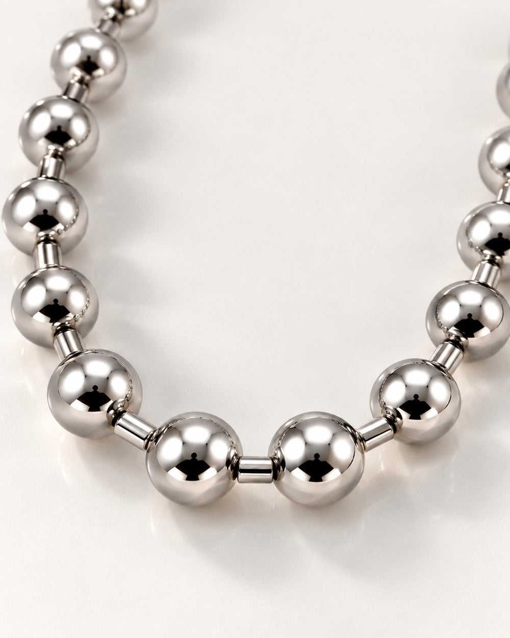 Elli Jewellery rhodium plated chunky ball chain necklace with a high-shine, waterproof finish on a white background.