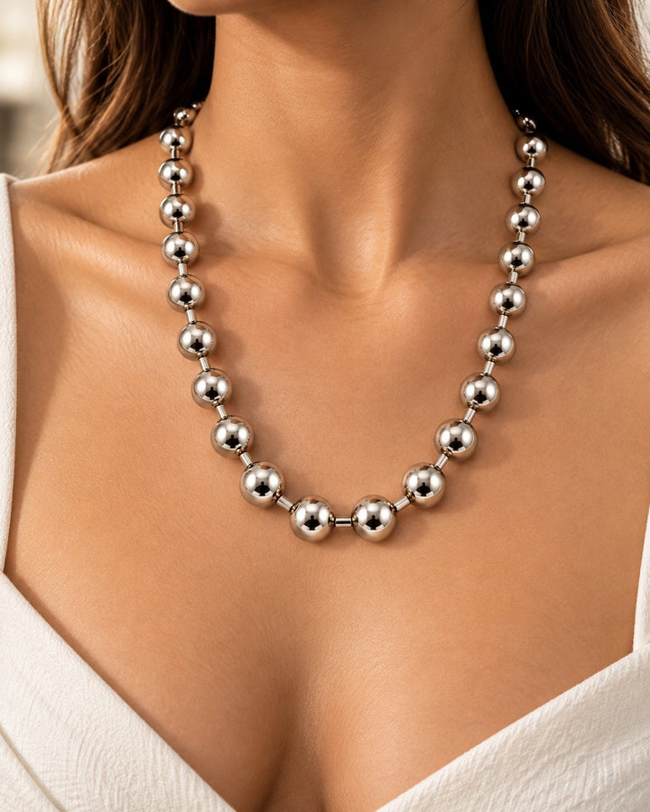 Elli Jewellery rhodium plated chunky ball chain necklace worn on a model, featuring a high-shine silver finish.