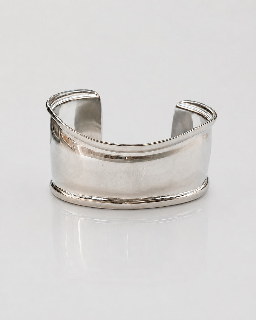 Elli Jewellery rhodium plated minimalist curved bangle bracelet with a polished silver-toned finish.