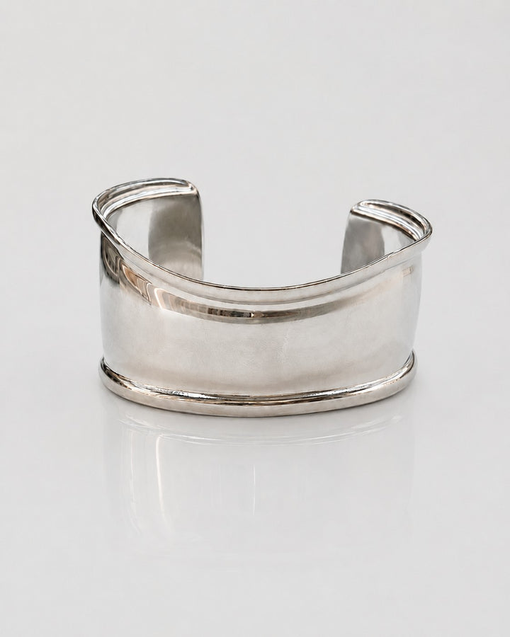 Elli Jewellery rhodium plated minimalist curved bangle bracelet with a polished silver-toned finish.