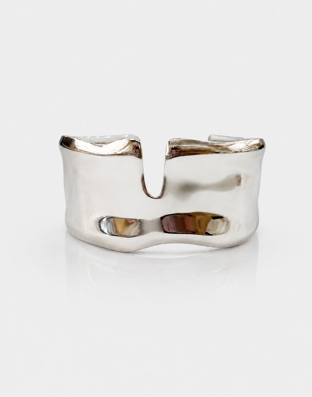 Elli Jewellery rhodium plated statement bangle featuring a modern hammered texture and a wide open-cuff design.