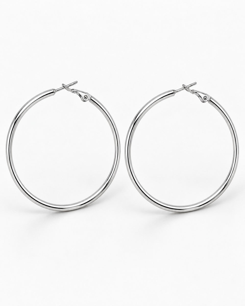 Elli Jewellery rhodium plated silver hoop earrings with a smooth polished finish and secure hinge clasp