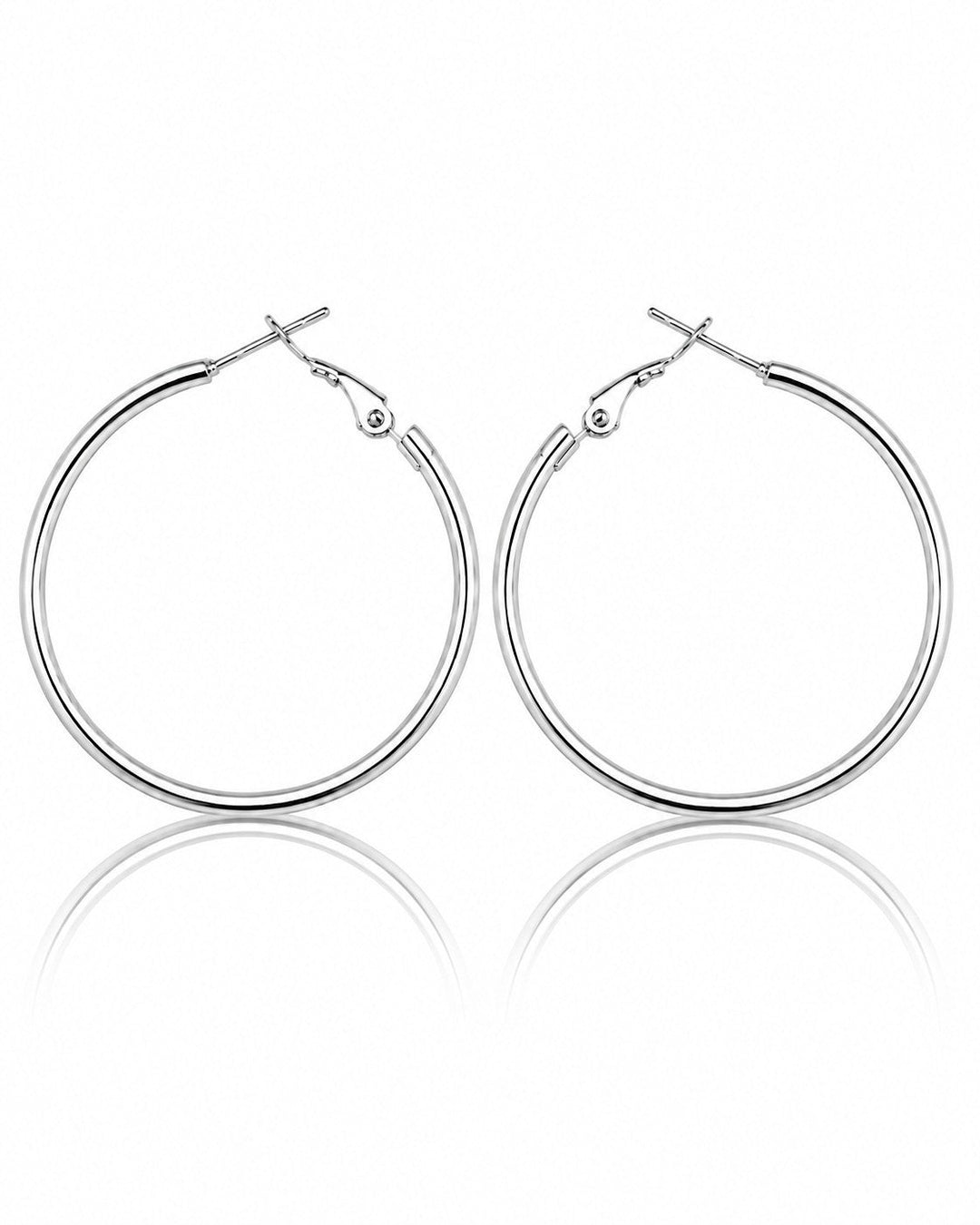 Elli Jewellery classic smooth rhodium plated hoop earrings with a brilliant white lustre and polished finish.