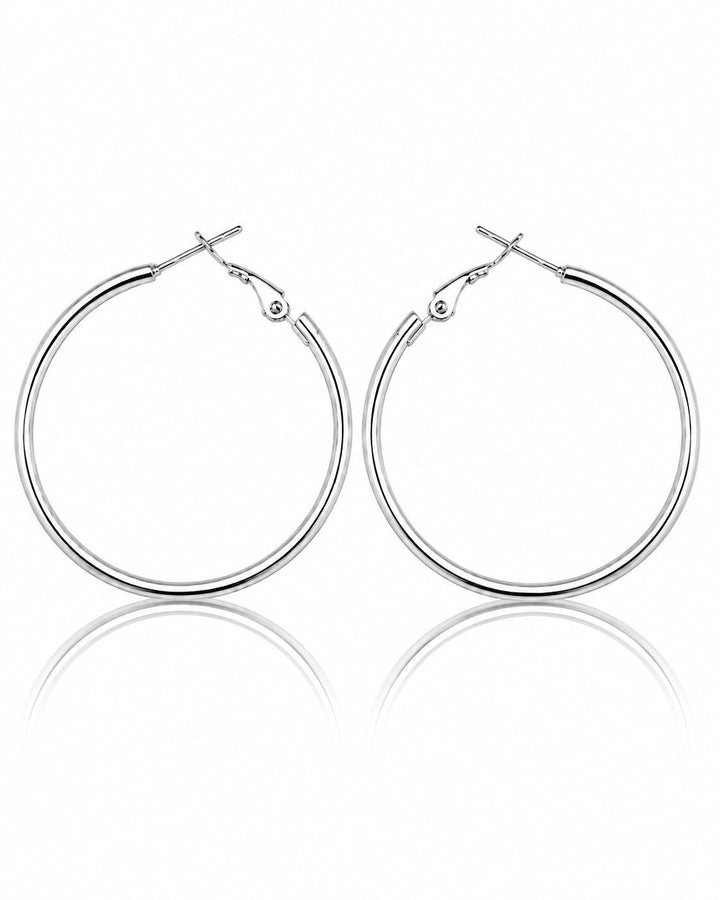Elli Jewellery classic smooth rhodium plated hoop earrings with a brilliant white lustre and polished finish.