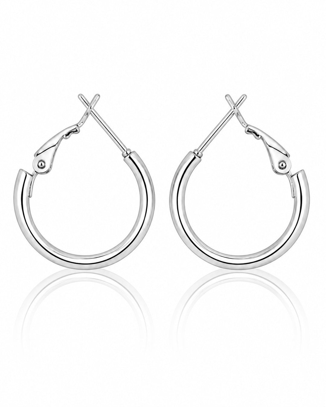 Elli Jewellery classic rhodium plated hoop earrings with a polished high-shine finish and secure hinged clasp.
