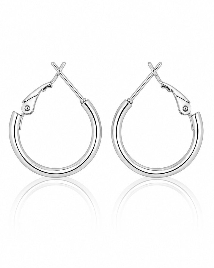 Elli Jewellery classic rhodium plated hoop earrings with a polished high-shine finish and secure hinged clasp.