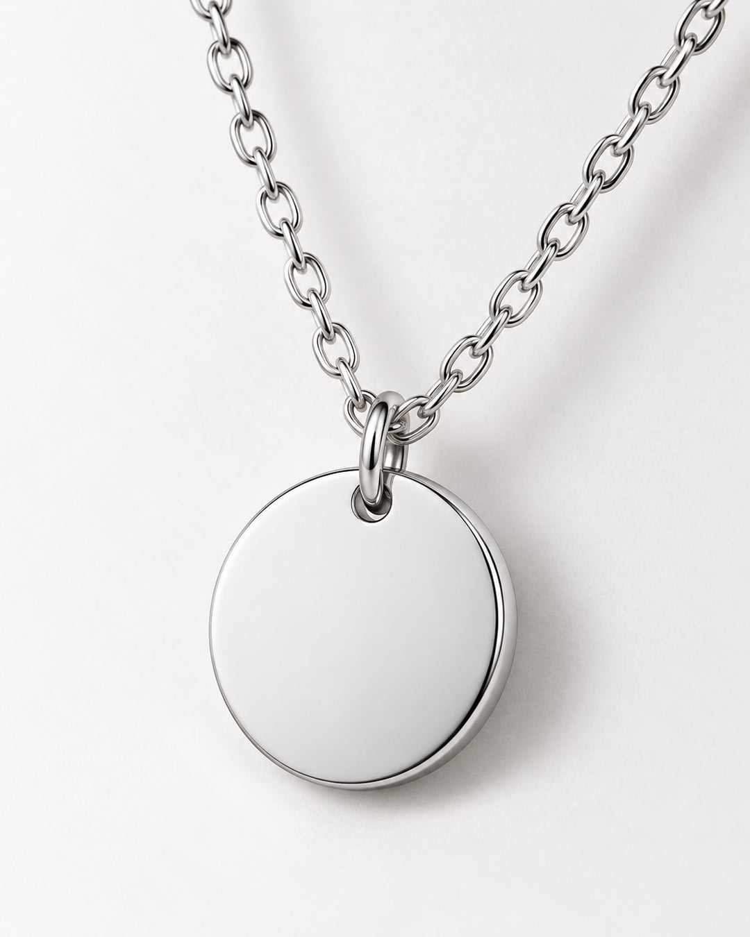 Elli Jewellery minimalist rhodium plated silver-toned plain round pendant necklace on a delicate chain