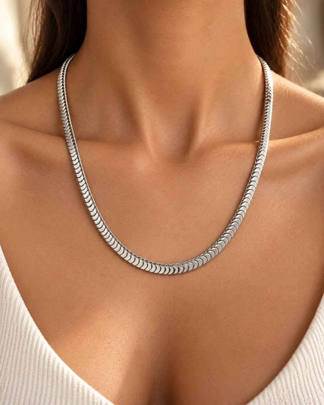Elli Jewellery silver-toned snake chain necklace worn on a model, featuring a sleek, flexible, and polished design.