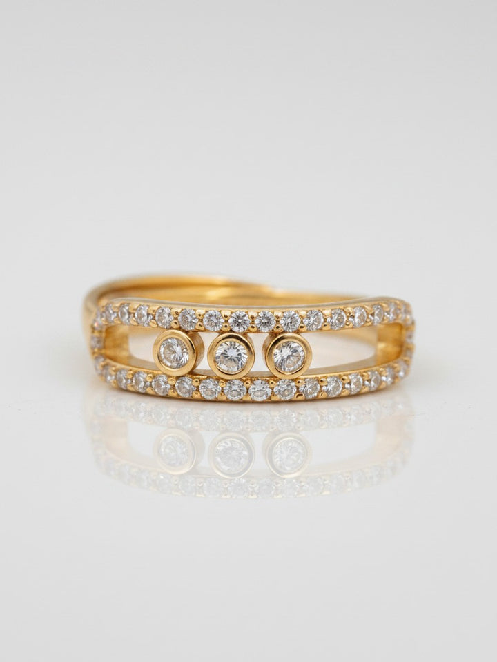 Elli Jewellery triple band ring in 18ct gold plate featuring pavé crystals and three central bezel-set stones.