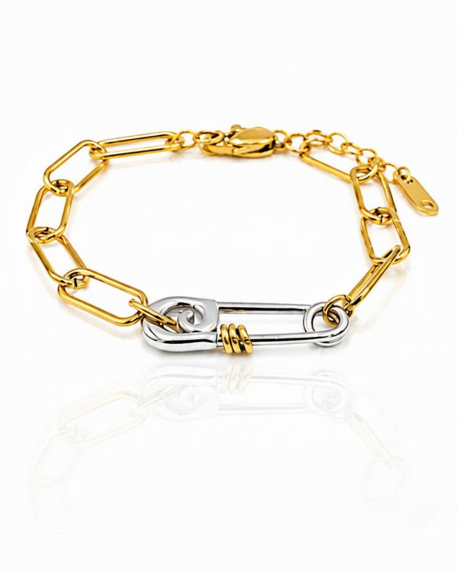 Elli Jewellery two-tone gold and silver chain link bracelet featuring a unique safety pin clasp design.
