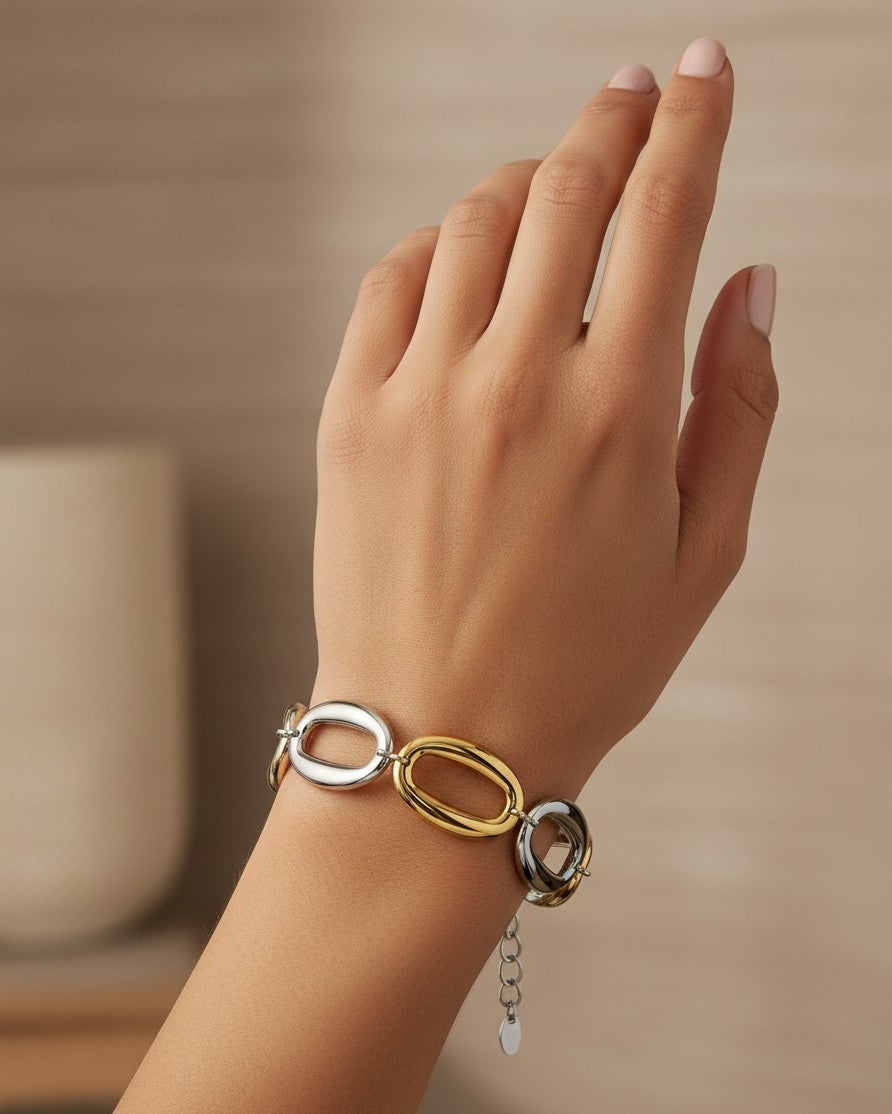 Elli Jewellery two-tone chunky chain link bracelet featuring alternating polished gold and silver oval links on a wrist