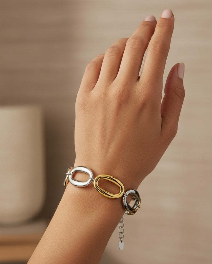 Elli Jewellery two-tone chunky chain link bracelet featuring alternating polished gold and silver oval links on a wrist