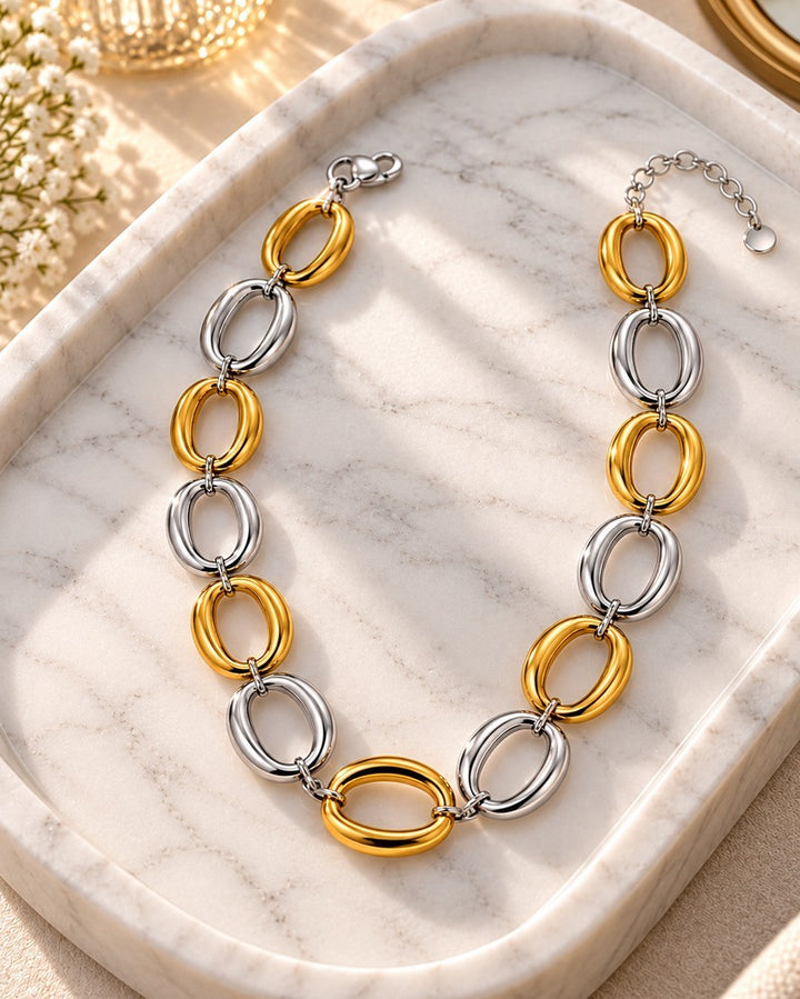 Elli Jewellery two-tone chunky chain link necklace featuring alternating polished gold and silver-tone oval links.