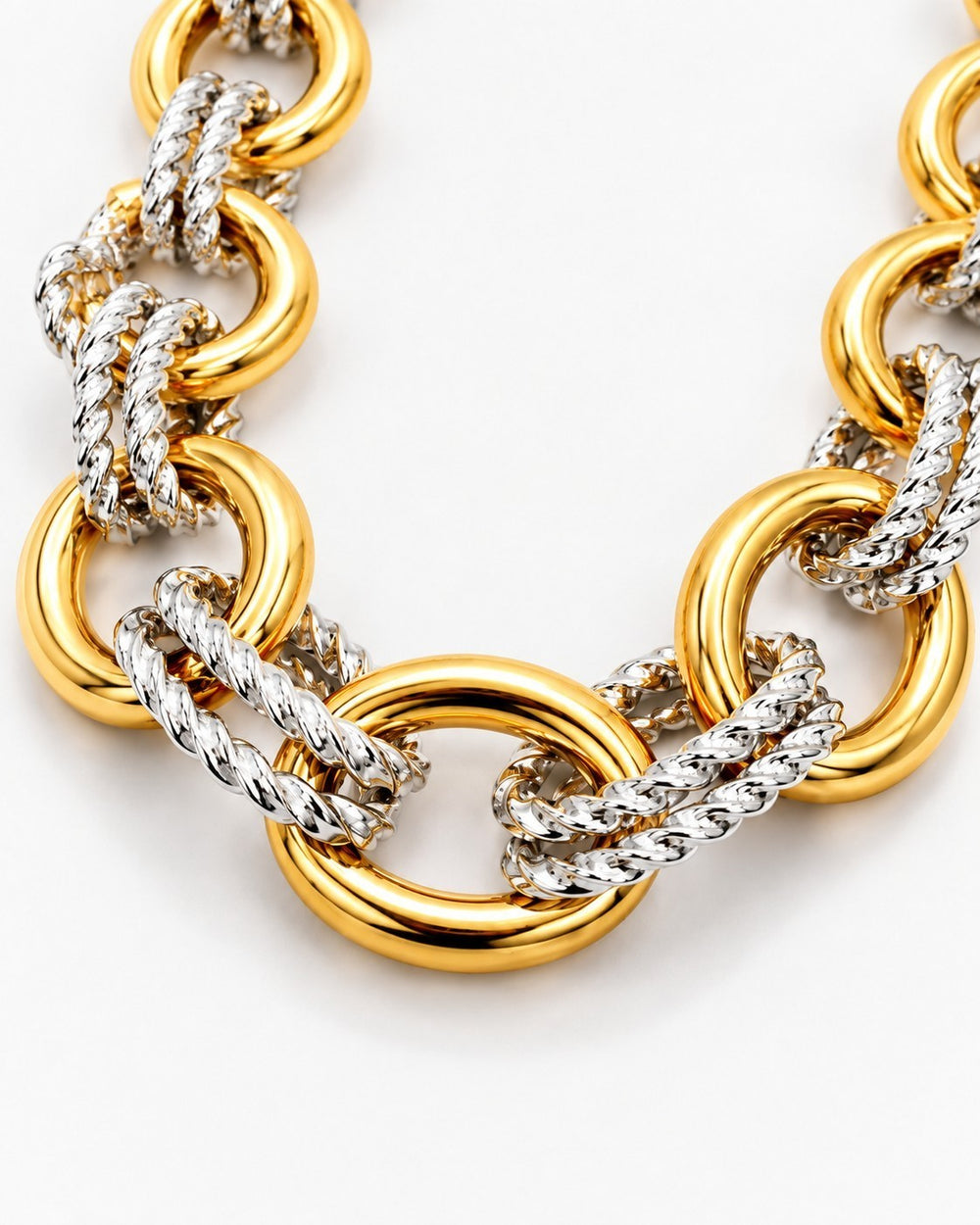 Elli Jewellery two-tone chunky chain necklace featuring polished gold and textured silver links in a bold design.