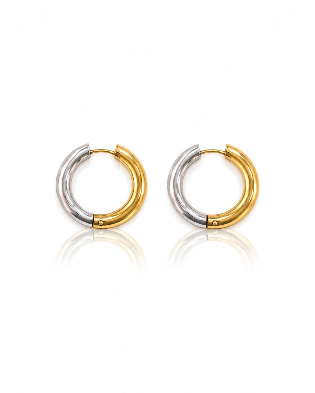 Elli Jewellery 20mm chunky huggie hoop earrings featuring a two-tone gold and silver plated design.