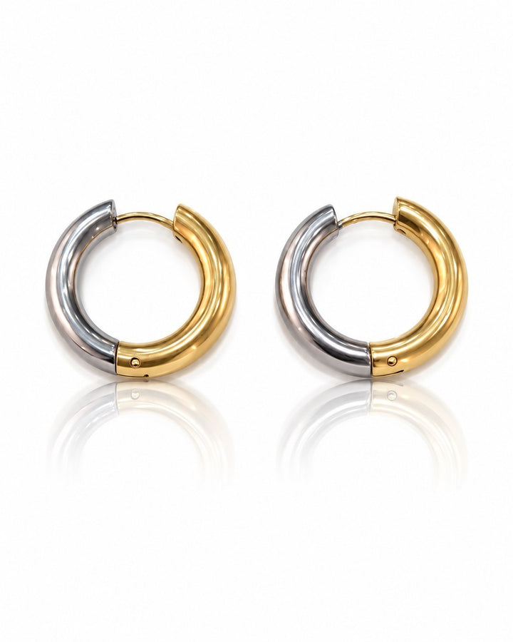 Elli Jewellery two-tone 22mm huggie hoop earrings featuring a contrasting gold and silver chunky design.