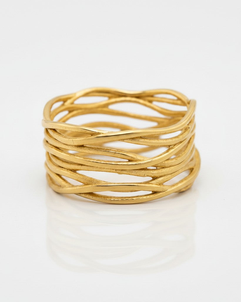 Elli Jewellery wide gold plated band ring featuring an intricate textured reed pattern on a white background
