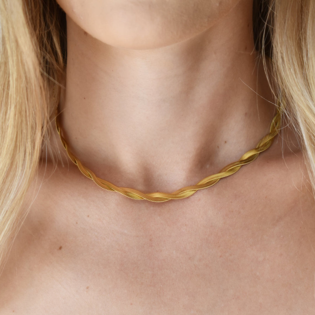 Gold-Toned Winding Chain